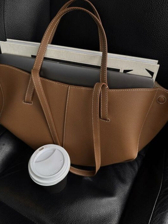 Pernilla – Shaped Tote Bag with Side Gathering