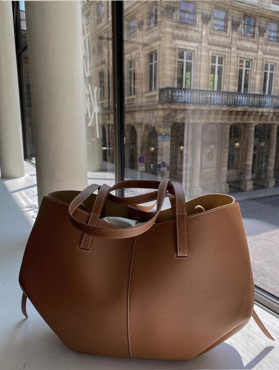 Pernilla – Shaped Tote Bag with Side Gathering