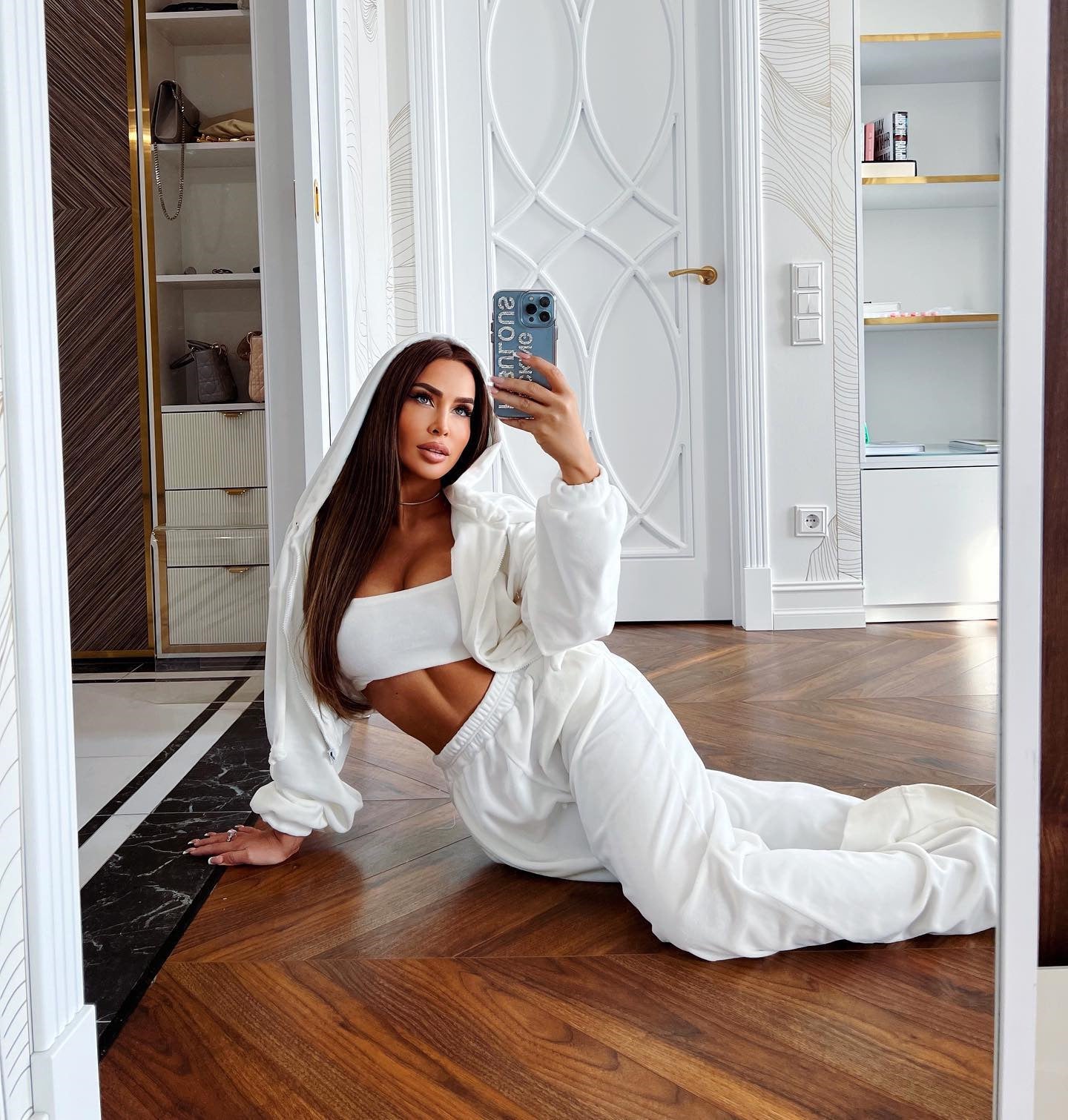 White / S