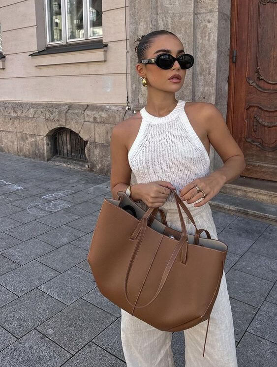 Pernilla – Shaped Tote Bag with Side Gathering